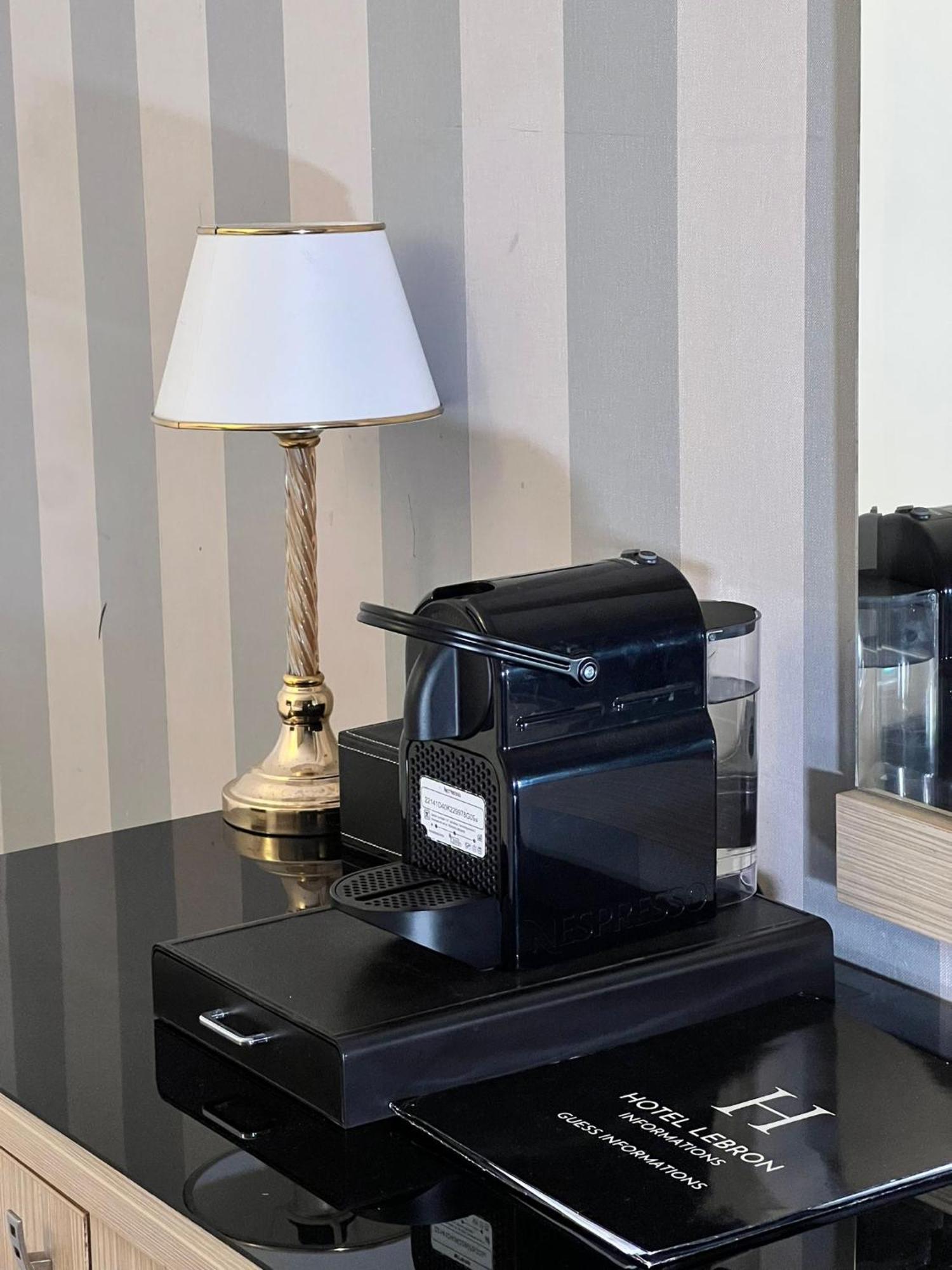 Hotel Lebron Paris Exteriör bild